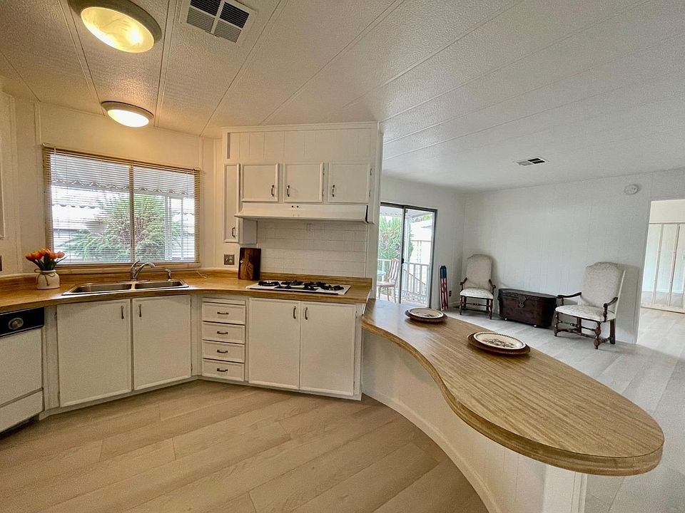 1st image of 4217 Pinewood St #99