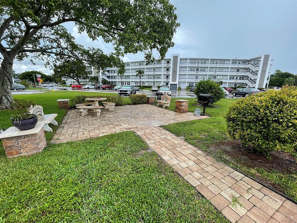 1st image of 139 Oakridge J #139