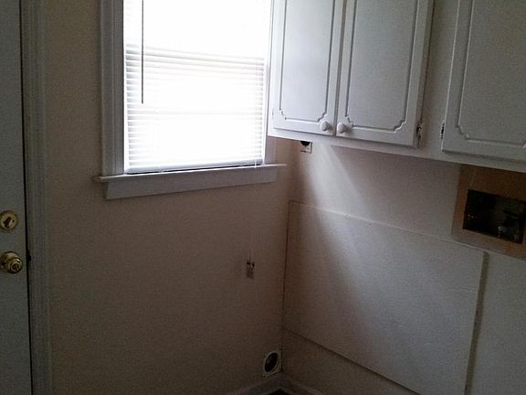 5th image of 443 Sloan St