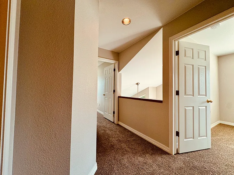 1141 James Ct — Photo 10