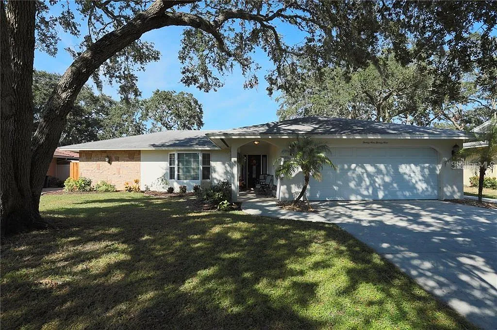3 bed, 2.0 bath, 1694 sqft, $6,200 — Photo 2