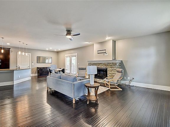 3rd image of 630 Broadway Pl