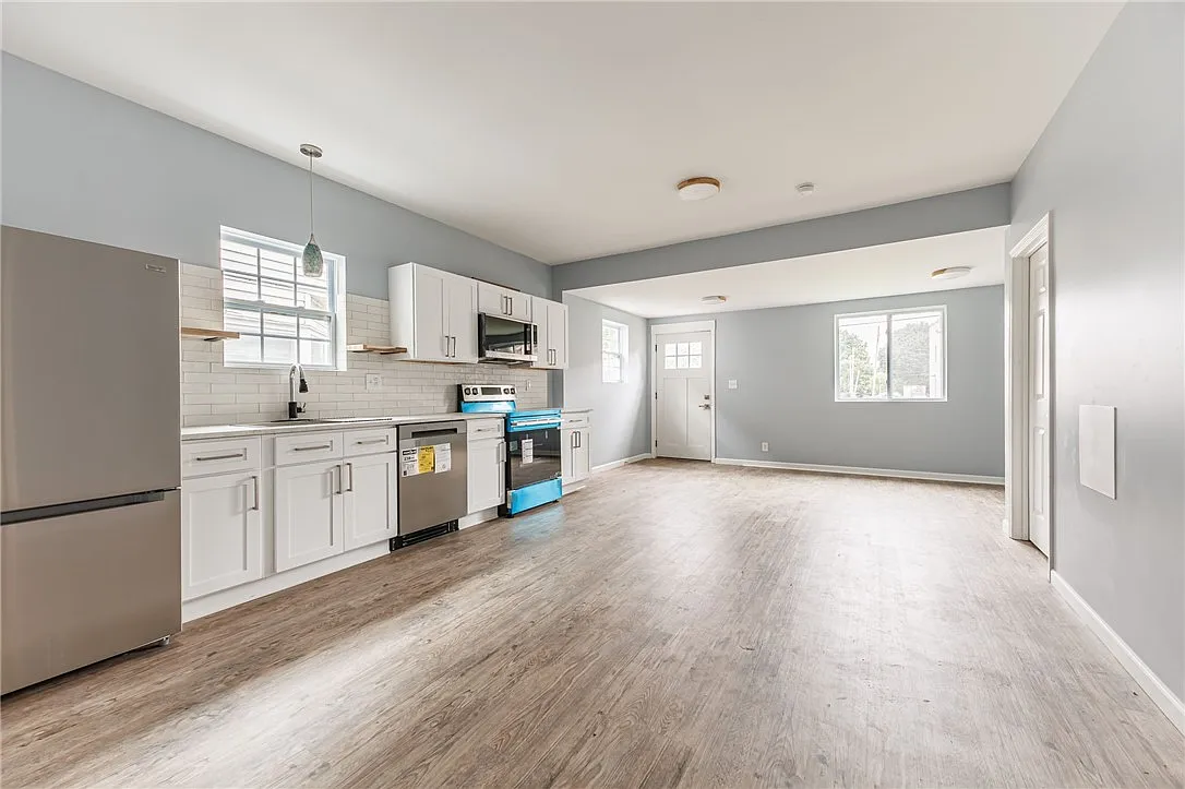 2 bed, 1.0 bath, 1083 sqft, $1,475 — Photo 2