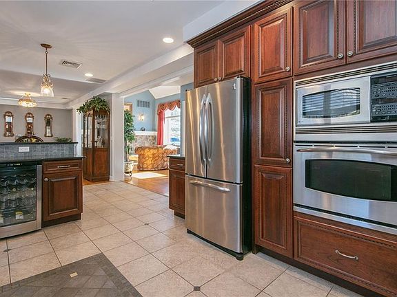 5th image of 13 Moriah Ln