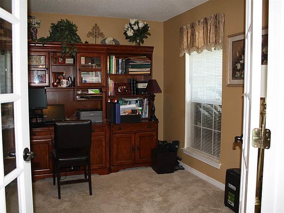 4th image of 801 Alysheba Ct