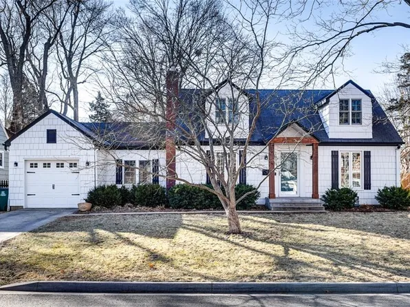 2815 W 49th Ter, Westwood, KS 66205