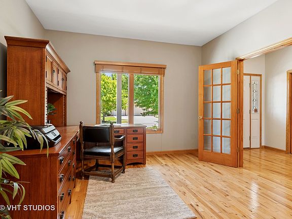 4th image of 2411 Brookridge Dr