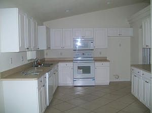 4th image of 1325 SE Proctor Ln