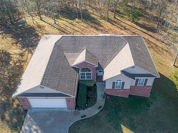 3rd image of 13 Warwick Ln