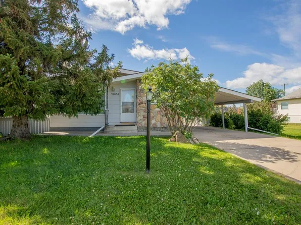 9823 N 96th Ave, Grande Prairie, AB T8V 0L8