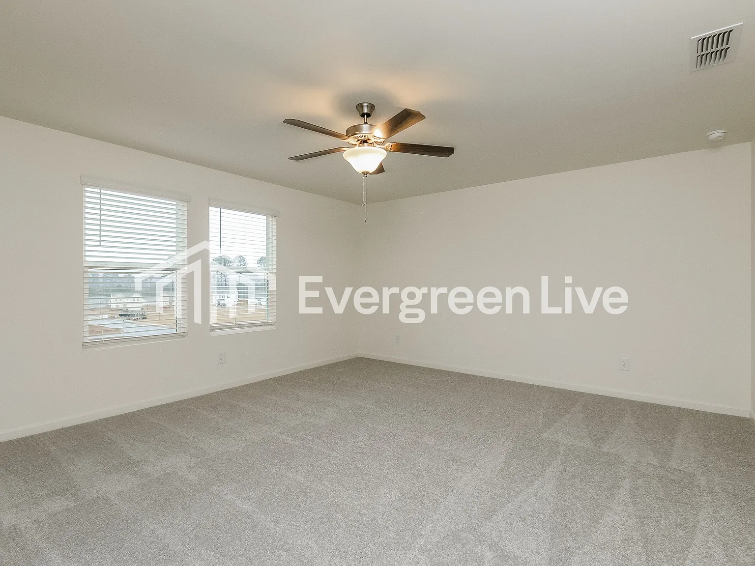4 bed, 2.0 bath, 2401 sqft, $2,120 — Photo 4