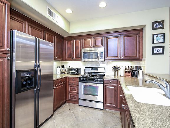 Granite & stainless kitchen