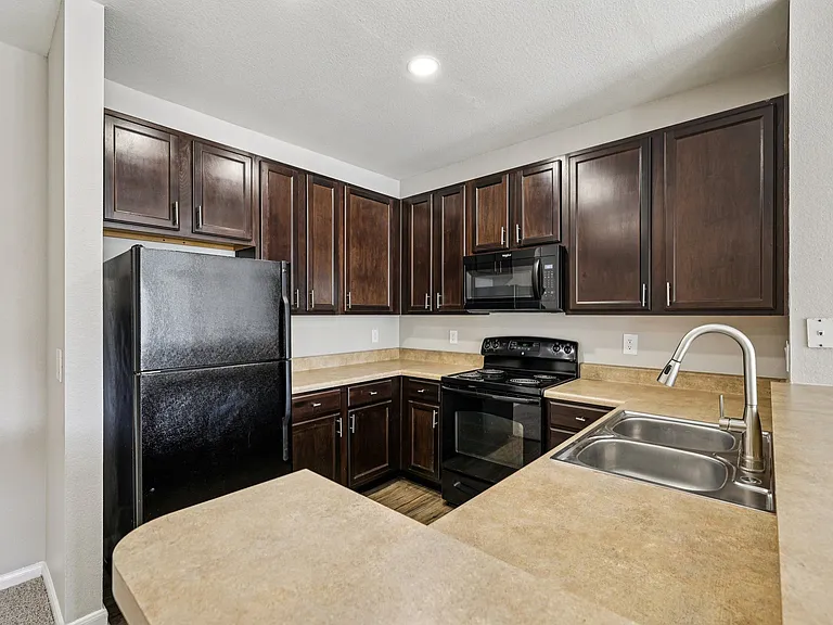 Las Brisas Apartments — Photo 139
