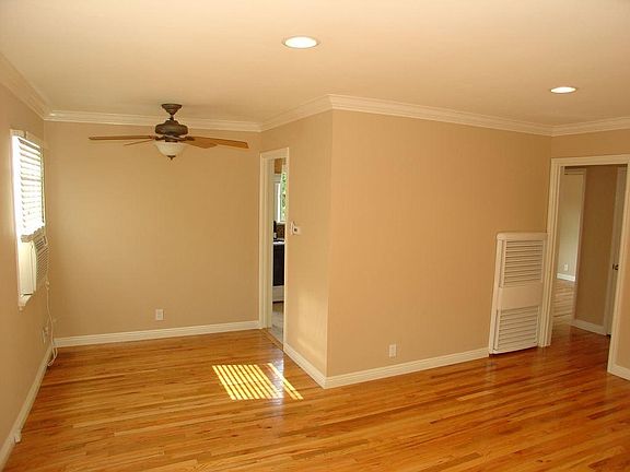 3rd image of 621 N Fairview St