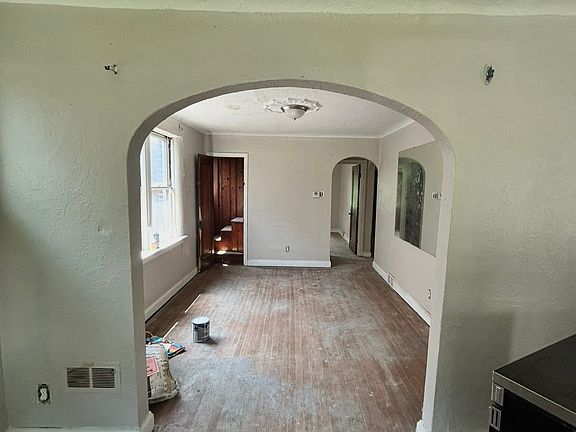 3rd image of 5828 Ferris Ave