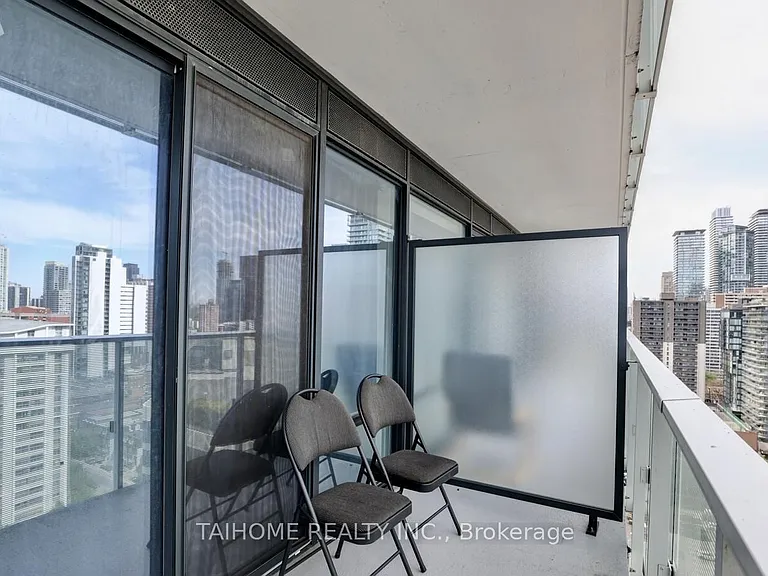 501 Yonge St #1806 — Photo 17