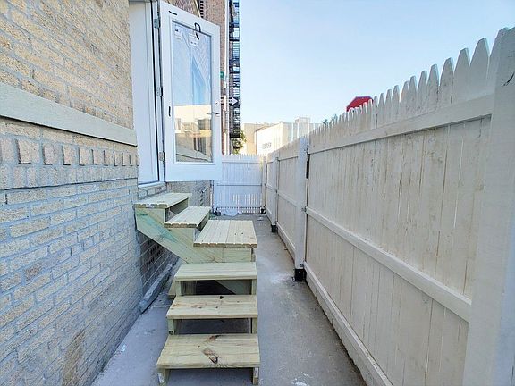 5th image of 220 E 23rd St APT 1R