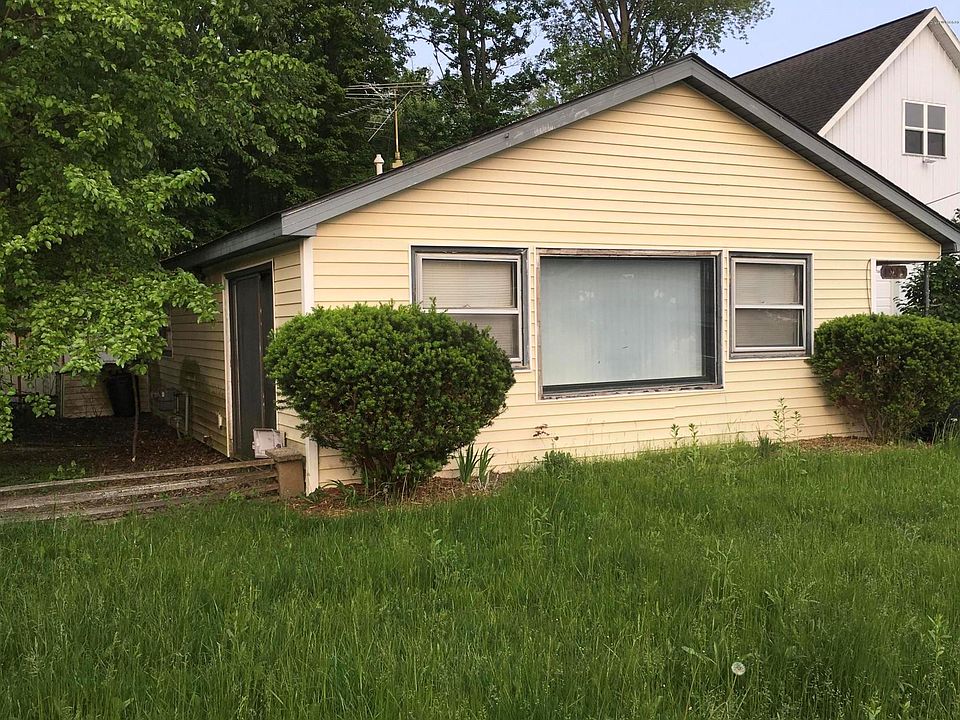 2nd image of 1945 Parker Dr