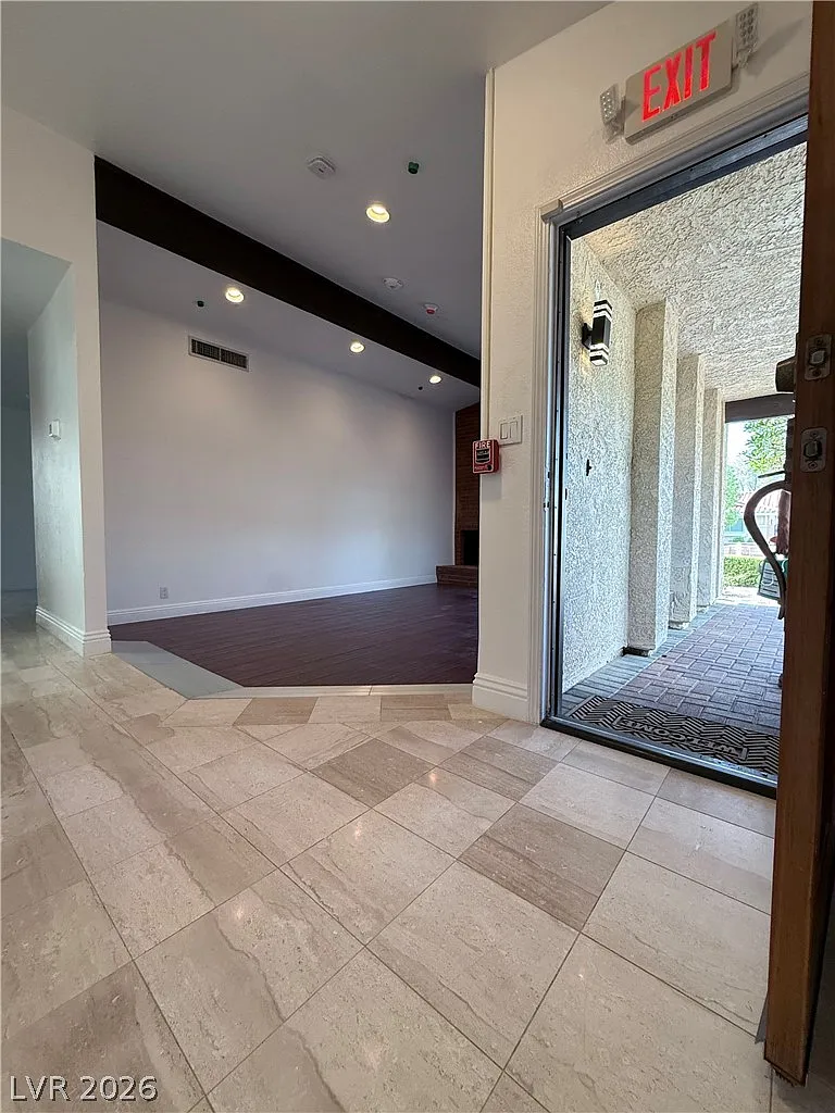 5 bed, 1869 sqft, $2,700 — Photo 4