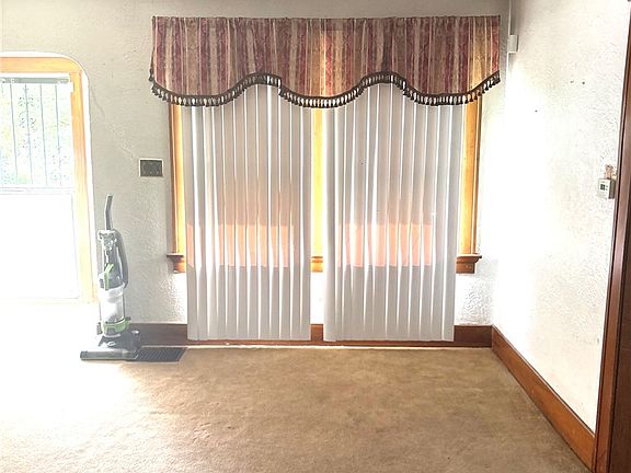 4th image of 401 Willowwood Dr