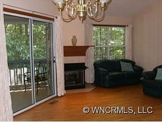 3rd image of 910 S Park Pl