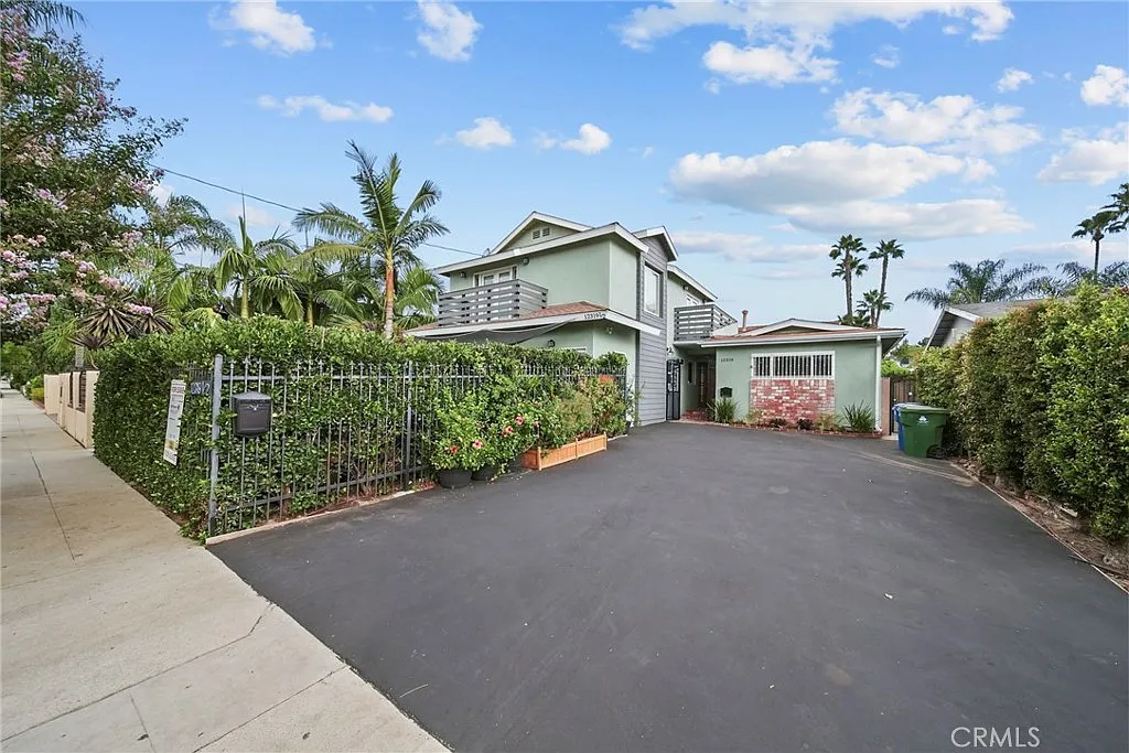 5 bed, 2400 sqft, $6,750 — Photo 1