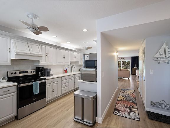 4th image of 7135 Gulf Of Mexico Dr APT 22