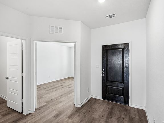 2nd image of 506 Nightingale Avenue