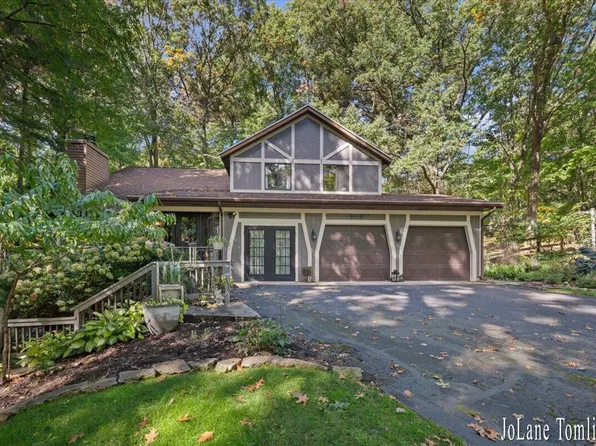 3525 Wild Rose Ln NE, Grand Rapids, MI 49525