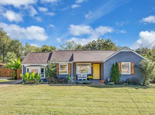 2221 Ravenwood Dr, Nashville, TN 37216