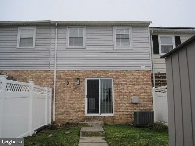110 Villa Capri Cir — Photo 46