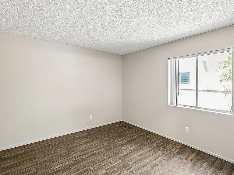 23-web-or-mls-N 23rd Ave-S0307-023