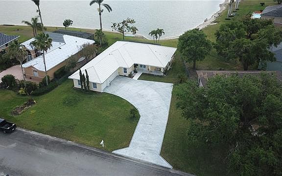 3rd image of 703 Meyer Dr