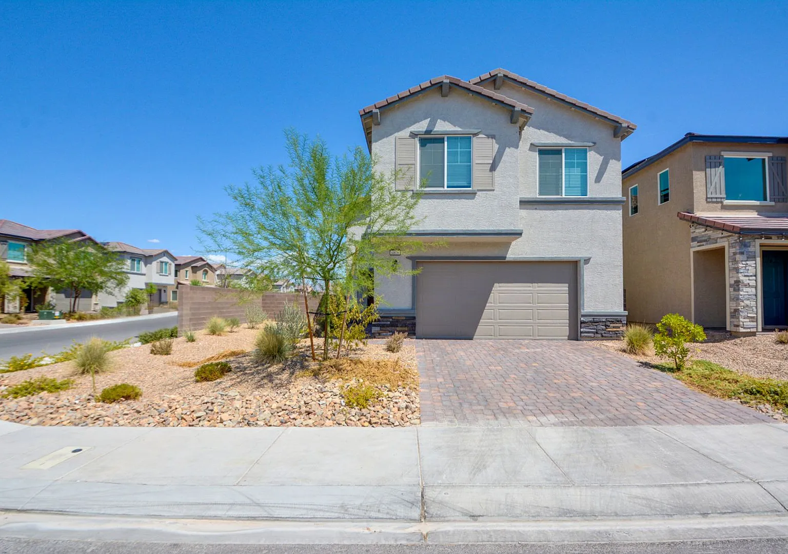 Gorgeous 5 bedroom! — Photo 1