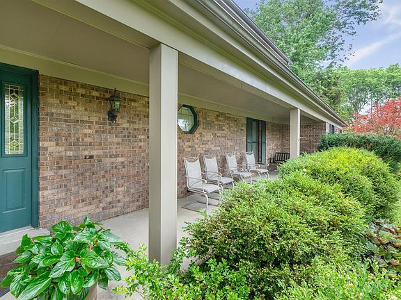 3rd image of 9915 Boxwood Ct