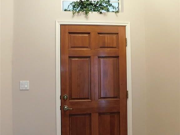 4th image of 714 Apple Blossom Dr