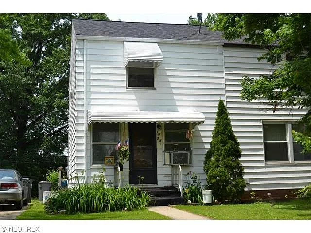 1534 E 248th St photo 1