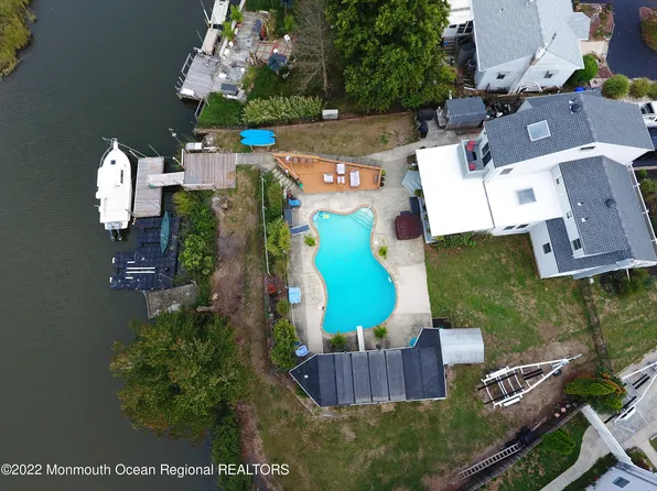 235 Riverside Drive N, Brick, NJ 08724