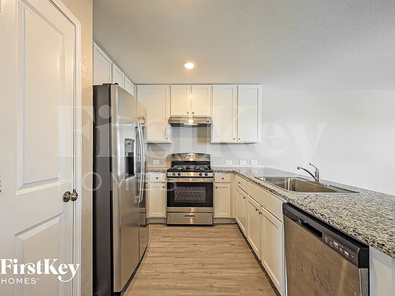 2404 Lake Hls — Photo 8