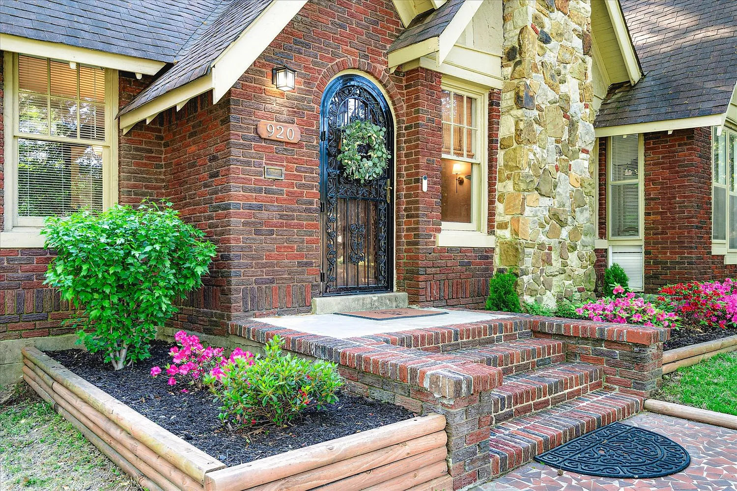 4 bed, 2199 sqft, $2,195 — Photo 4