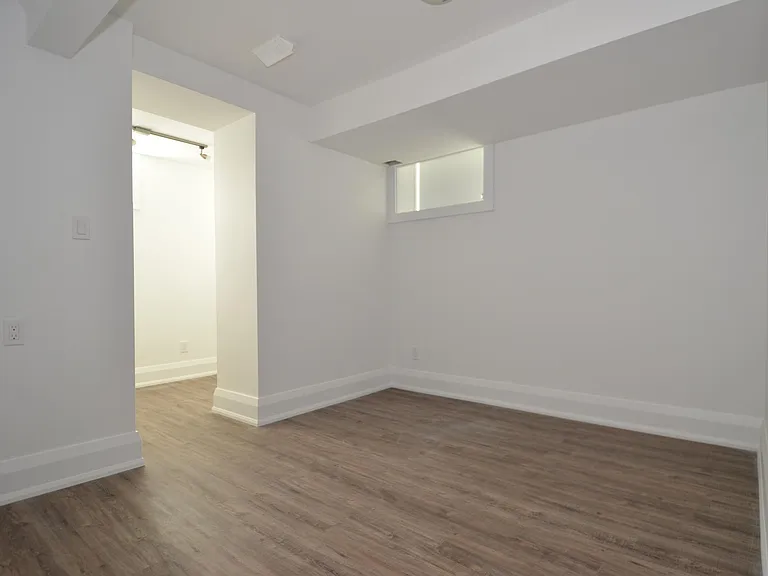 132 Dewhurst Blvd #BASEMENT — Photo 3