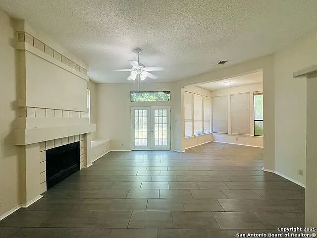 3235 Tree Grove Dr — Photo 7
