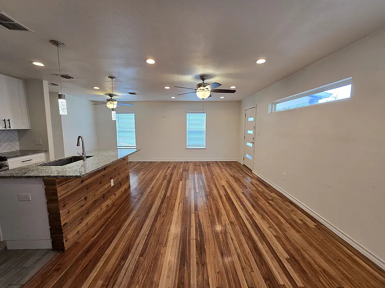 1338 W Elsmere Pl — Photo 5