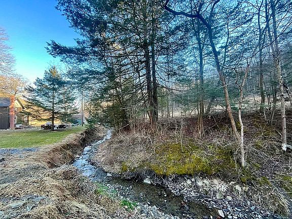 36th image of 587 Point Rd