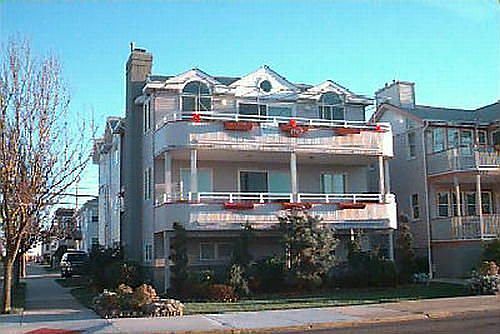5th image of 1703 Asbury Ave