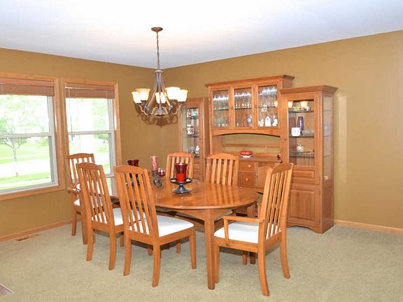 5th image of 333 Hawthorn Ln
