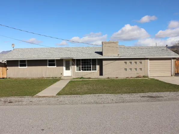 203 1st St SE, East Wenatchee, WA 98802