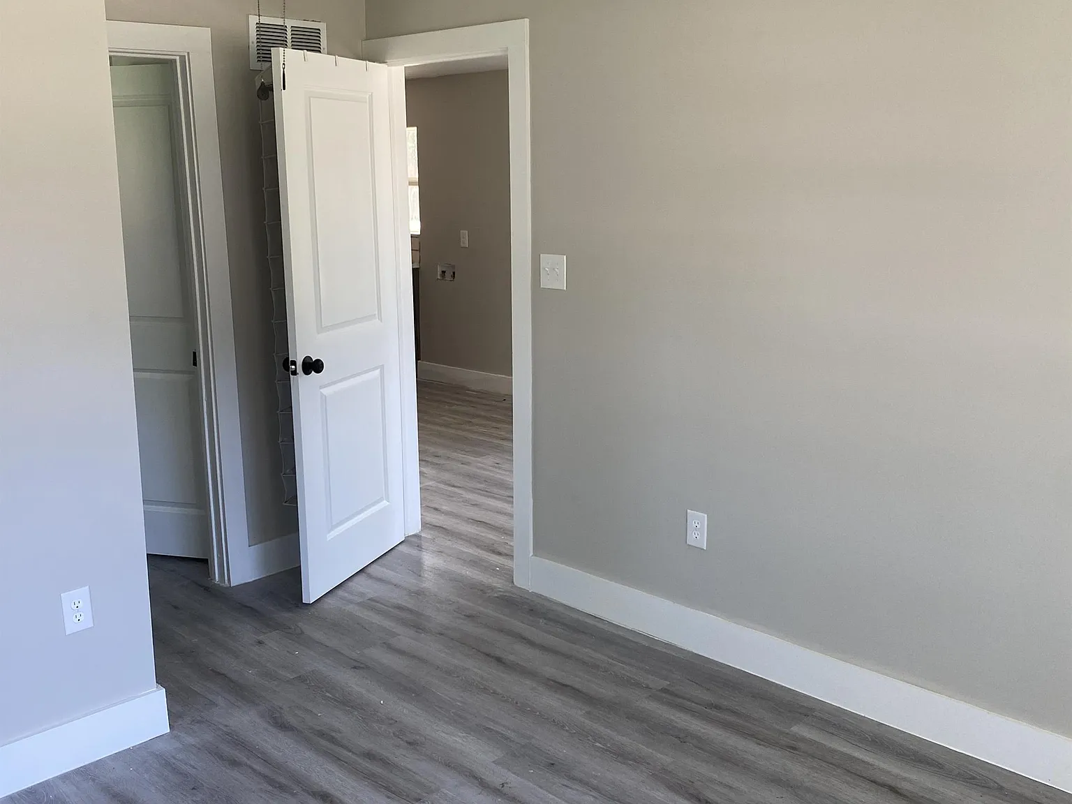 521 East Jackson Street - A — Photo 4