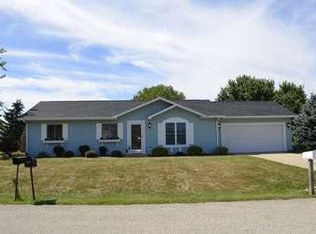 3032 E Circle Dr, Lake Geneva, WI 53147