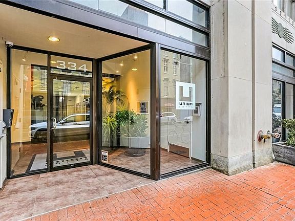 2nd image of 334 Carondelet St APT 204